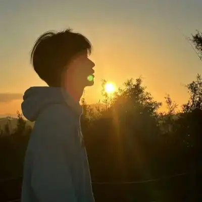 仰映容